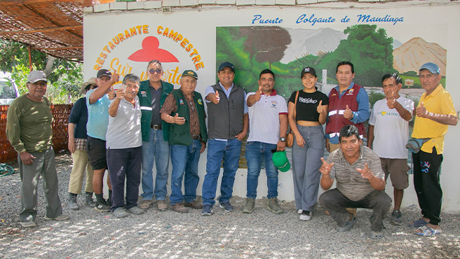 Autoridades supervisan ejecución del plan de control de la mosca de la fruta en el centro poblado de Mandinga