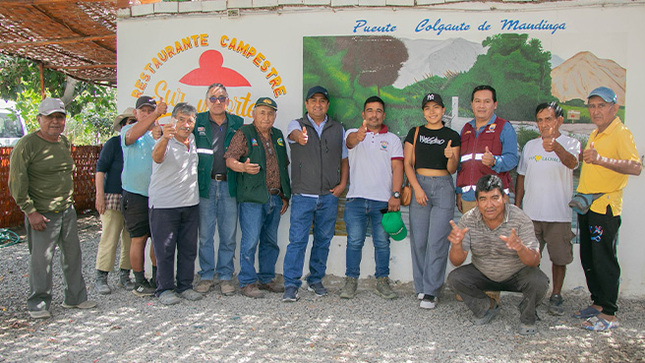 Autoridades supervisan ejecución del plan de control de la mosca de la fruta en el centro poblado de Mandinga