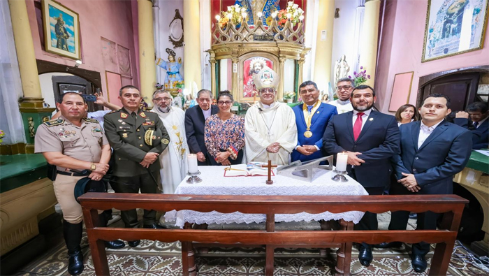 Misa Te Deum por el 105º aniversario de nuestro querido distrito del Rímac en la Iglesia nuestra Señora del Rosario la más pequeña del mundo