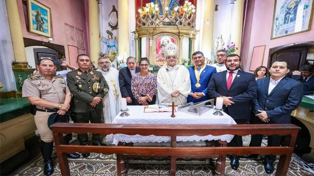 Misa Te Deum por el 105º aniversario de nuestro querido distrito del Rímac en la Iglesia nuestra Señora del Rosario la más pequeña del mundo