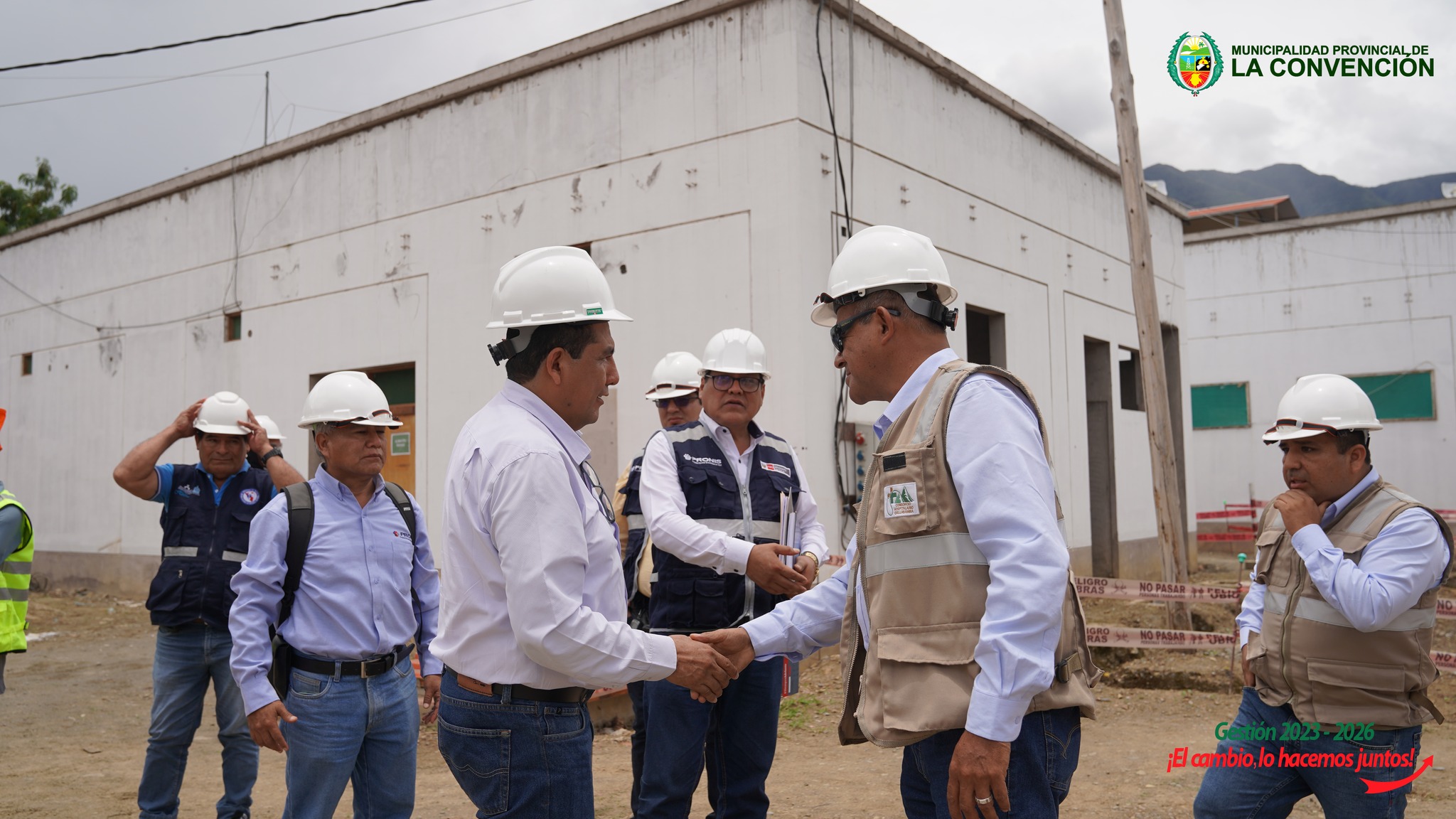 Alcalde exige celeridad con funcionarios de PRONIS en la construcción del hospital de Quillabamba