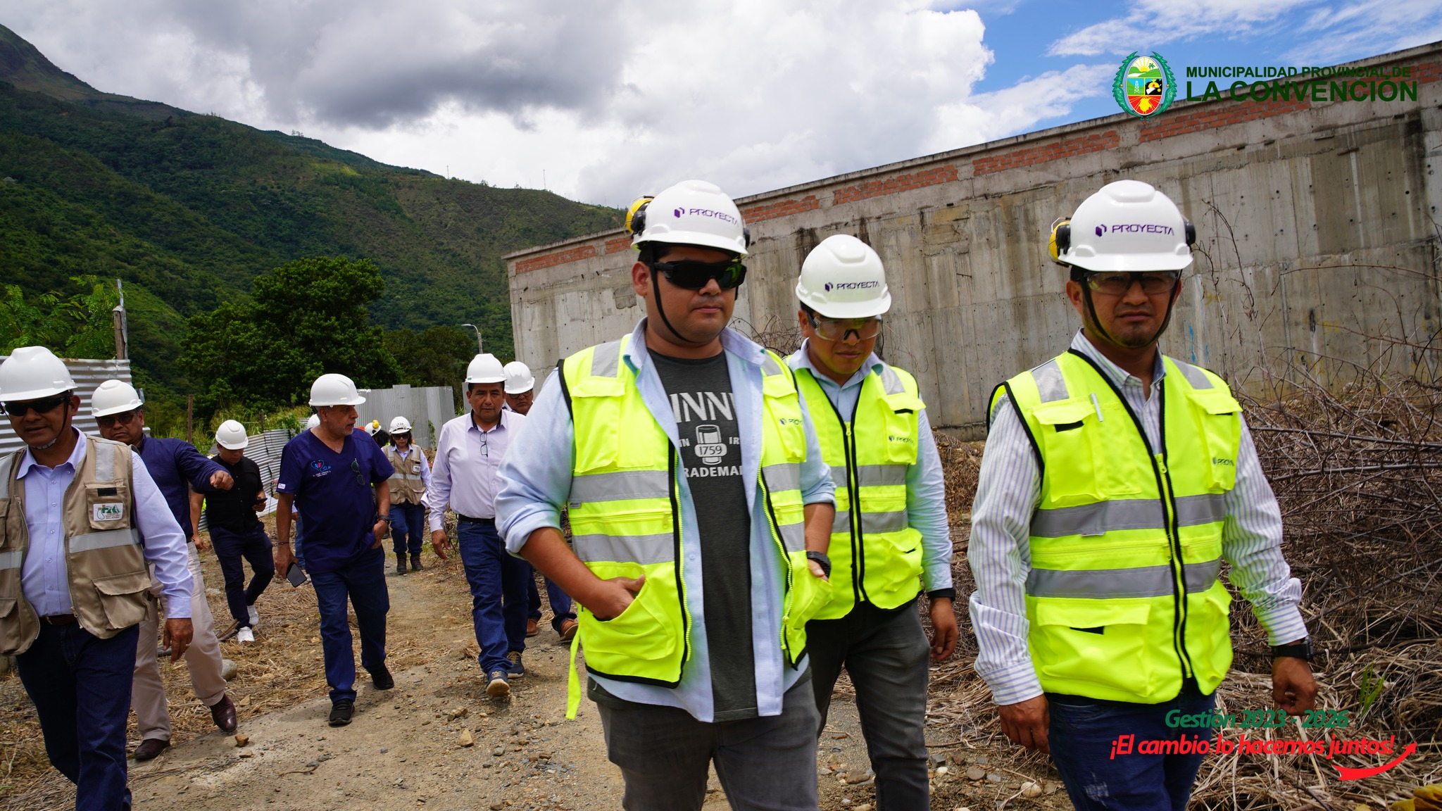 Alcalde exige celeridad con funcionarios de PRONIS en la construcción del hospital de Quillabamba