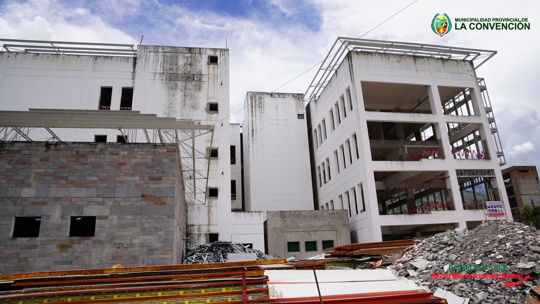 Alcalde exige celeridad con funcionarios de PRONIS en la construcción del hospital de Quillabamba