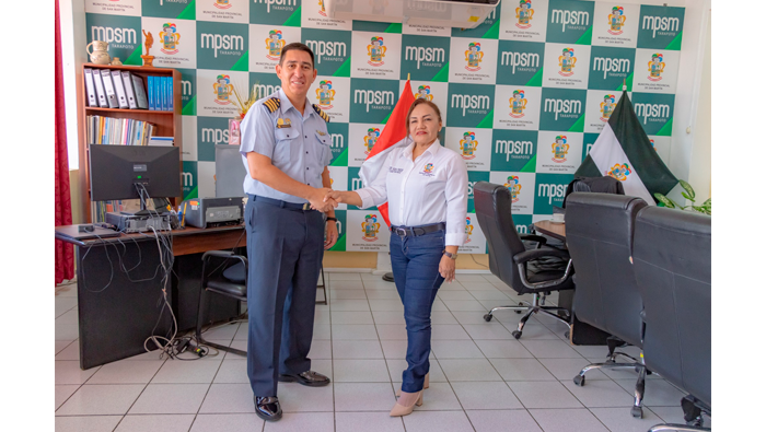 Alcaldesa Lluni Perea Pinedo recibió al nuevo Comandante del Agrupamiento Aéreo de Tarapoto.