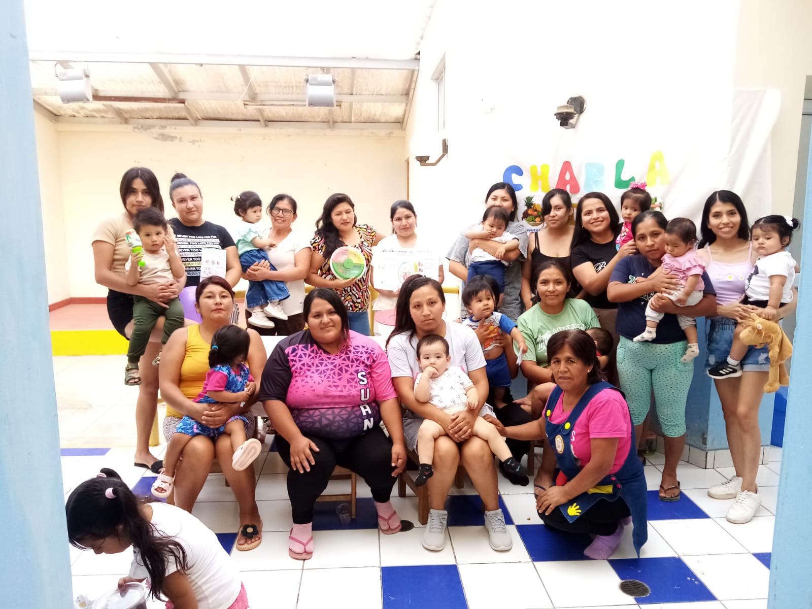 Madres de familia de ludotecas reciben charla informativa de alimentación saludable y psicológico