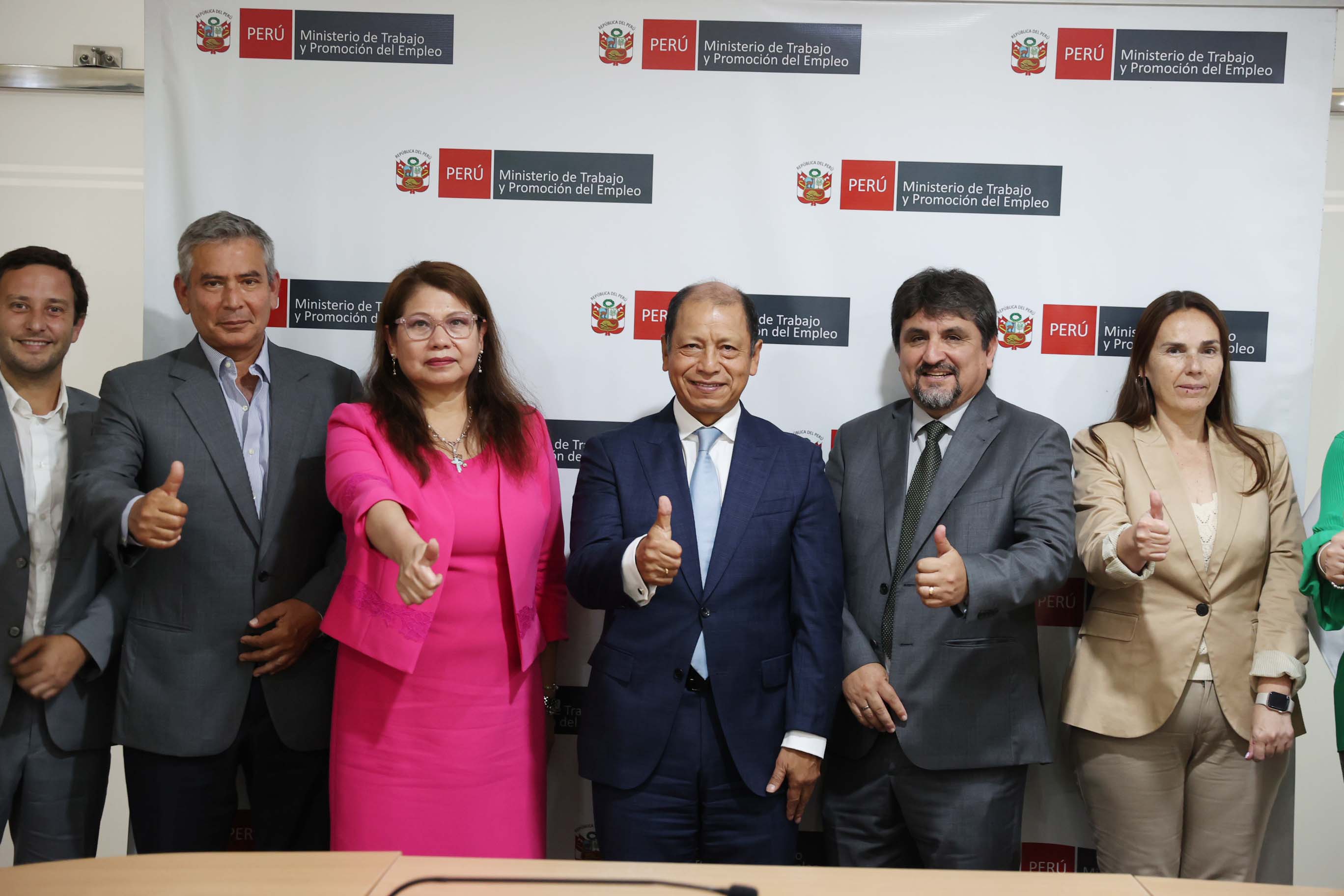 Ministro Maurate Romero lideró instalación de mesa clave para formalización laboral en la agroexportación