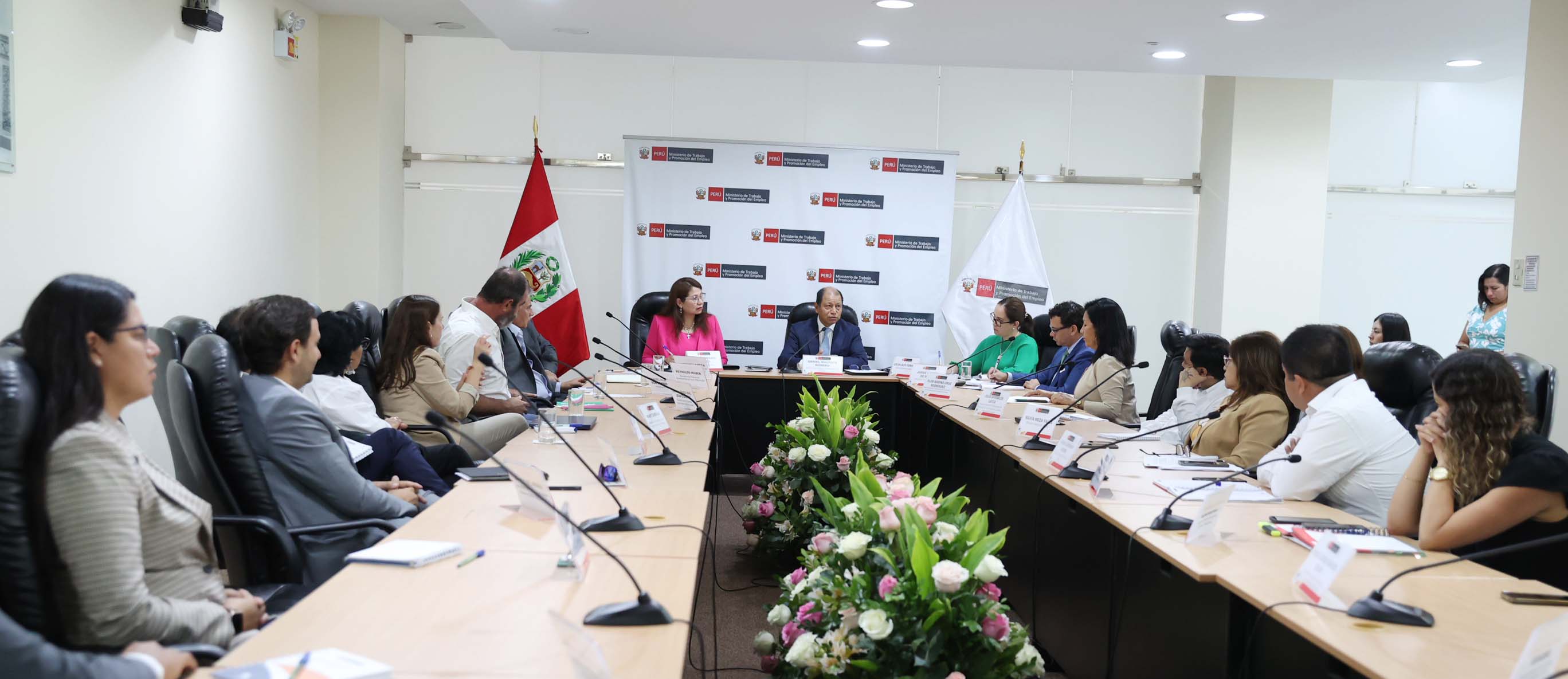 Ministro Maurate Romero lideró instalación de mesa clave para formalización laboral en la agroexportación