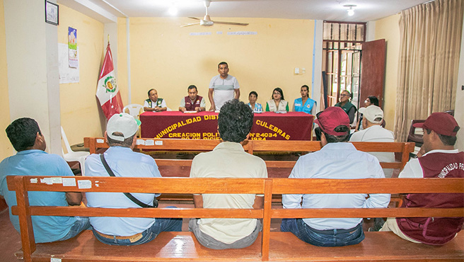 Autoridades articulan esfuerzos para la erradicación de la mosca de la fruta en la provincia de Huarmey