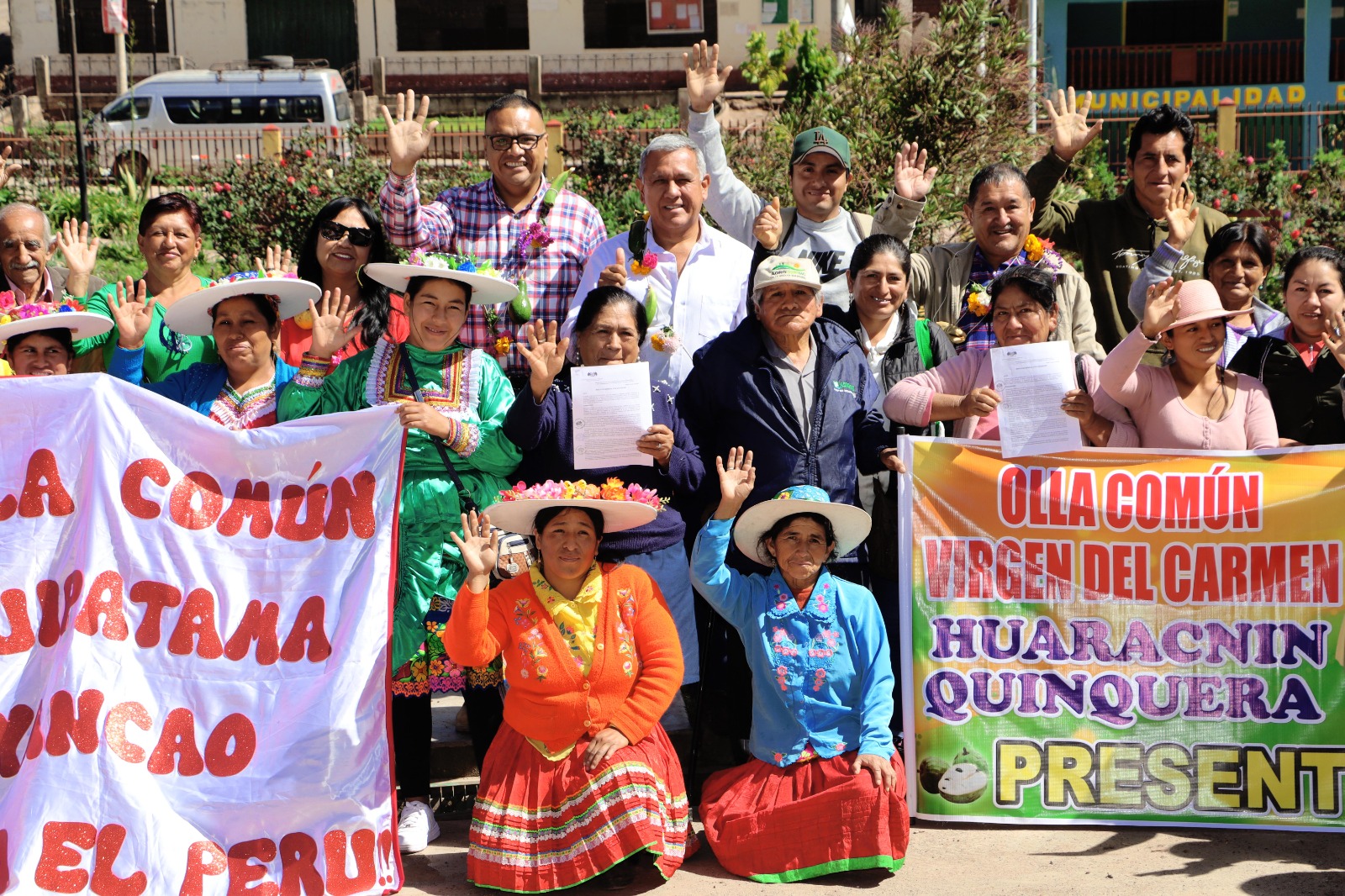 Alcalde Fernando Cárdenas entrega Resolución para la admisión de ollas comunes en Ihuarí