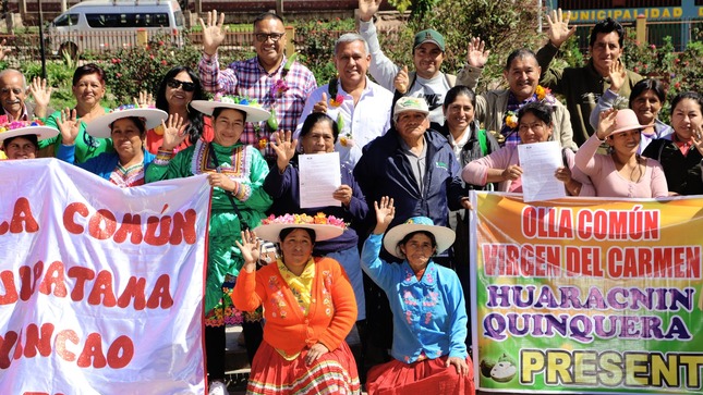 Alcalde Fernando Cárdenas entrega Resolución para la admisión de ollas comunes en Ihuarí