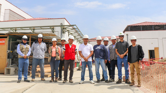 La CGR inspecciona obra que se ejecuta en el distrito de Nepeña