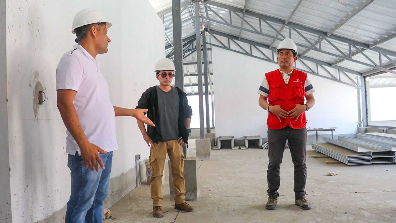 La CGR inspecciona obra que se ejecuta en el distrito de Nepeña