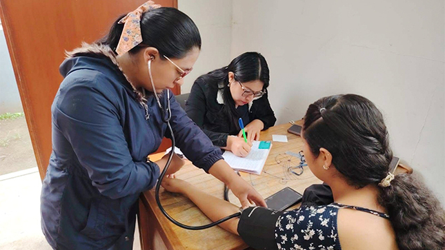 Familias de Huancabamba se benefician con compaña integral de salud