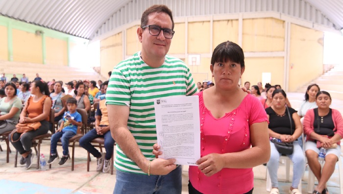 Reconocimiento a madres de familia de ollas comunes