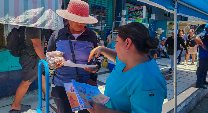 EsSalud brindó recomendaciones sobre las medidas preventivas para combatir en el Mercado Central de Camaná