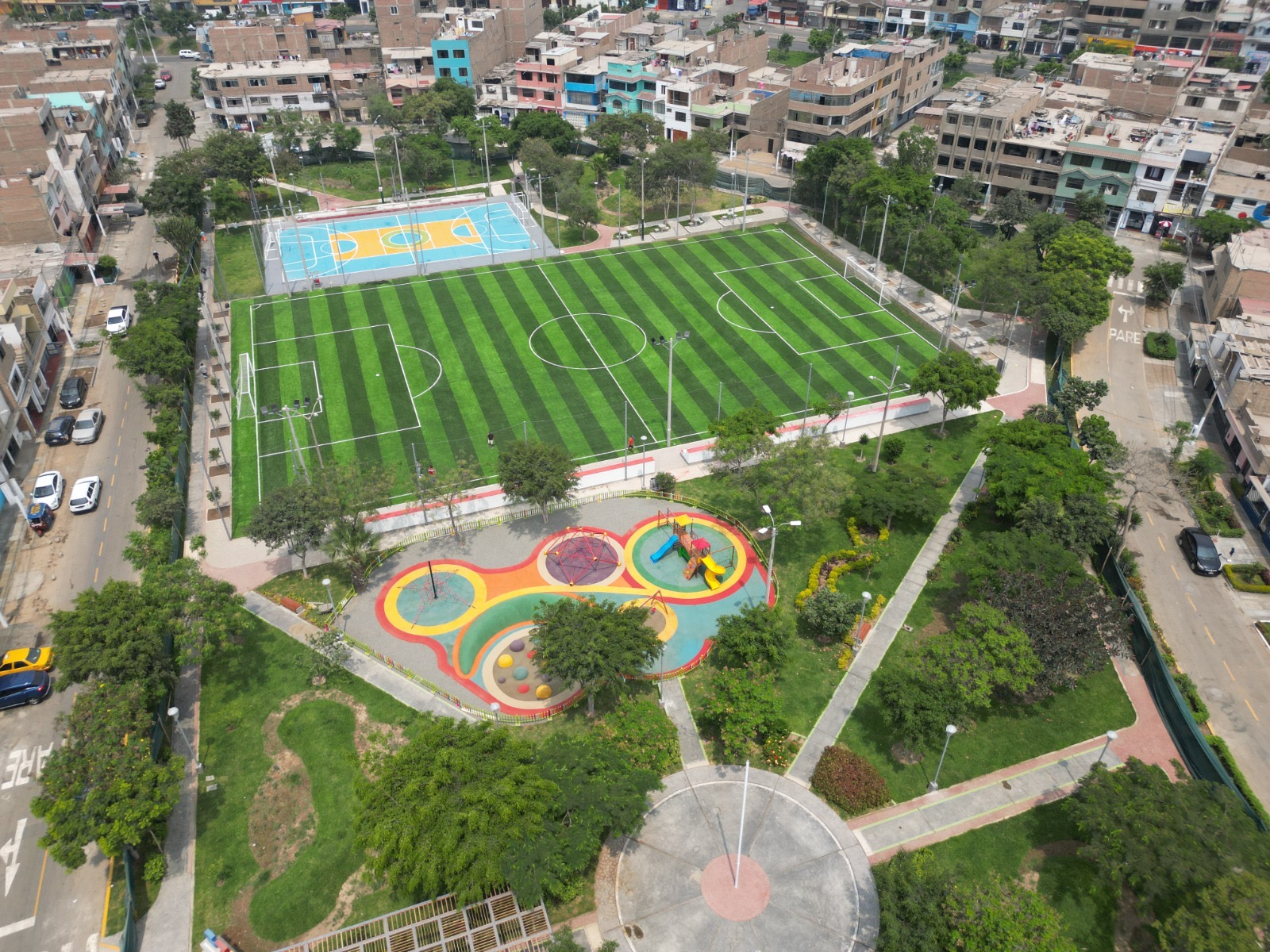 Hermoso parque en la urbanización Ganímedes.