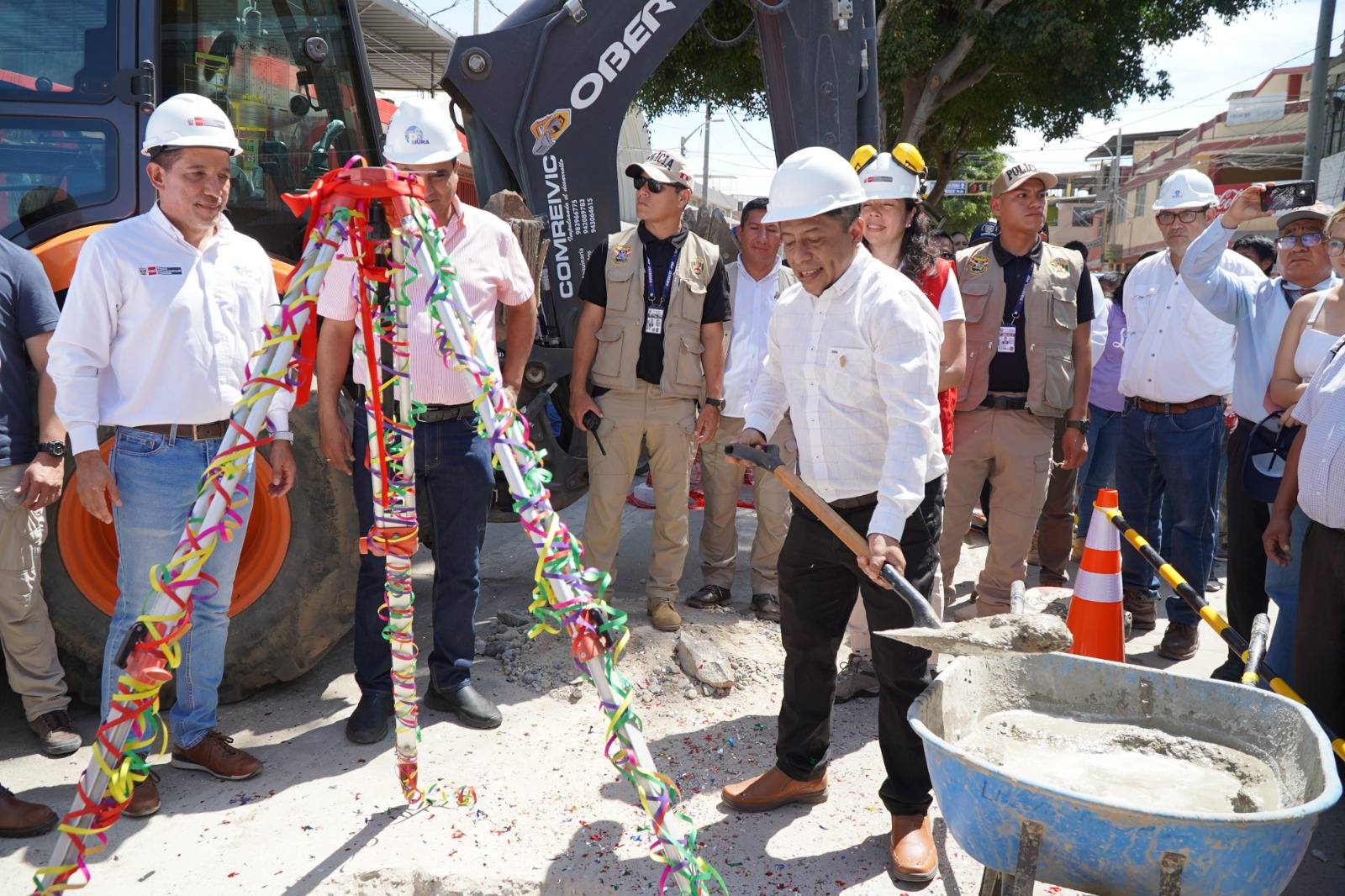 Colocan la primera piedra para la ejecución de la obra de agua y alcantarillado en el Distrito de Catacaos
