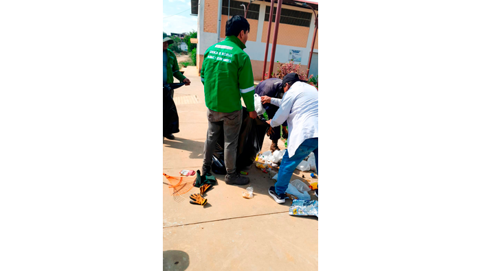 Trabajos de limpieza, desmalezado y poda en los distintos parques de la ciudad de Tarapoto.
