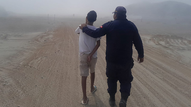 Serenazgo de Huarmey brinda apoyo a niño con autismo en peligro.