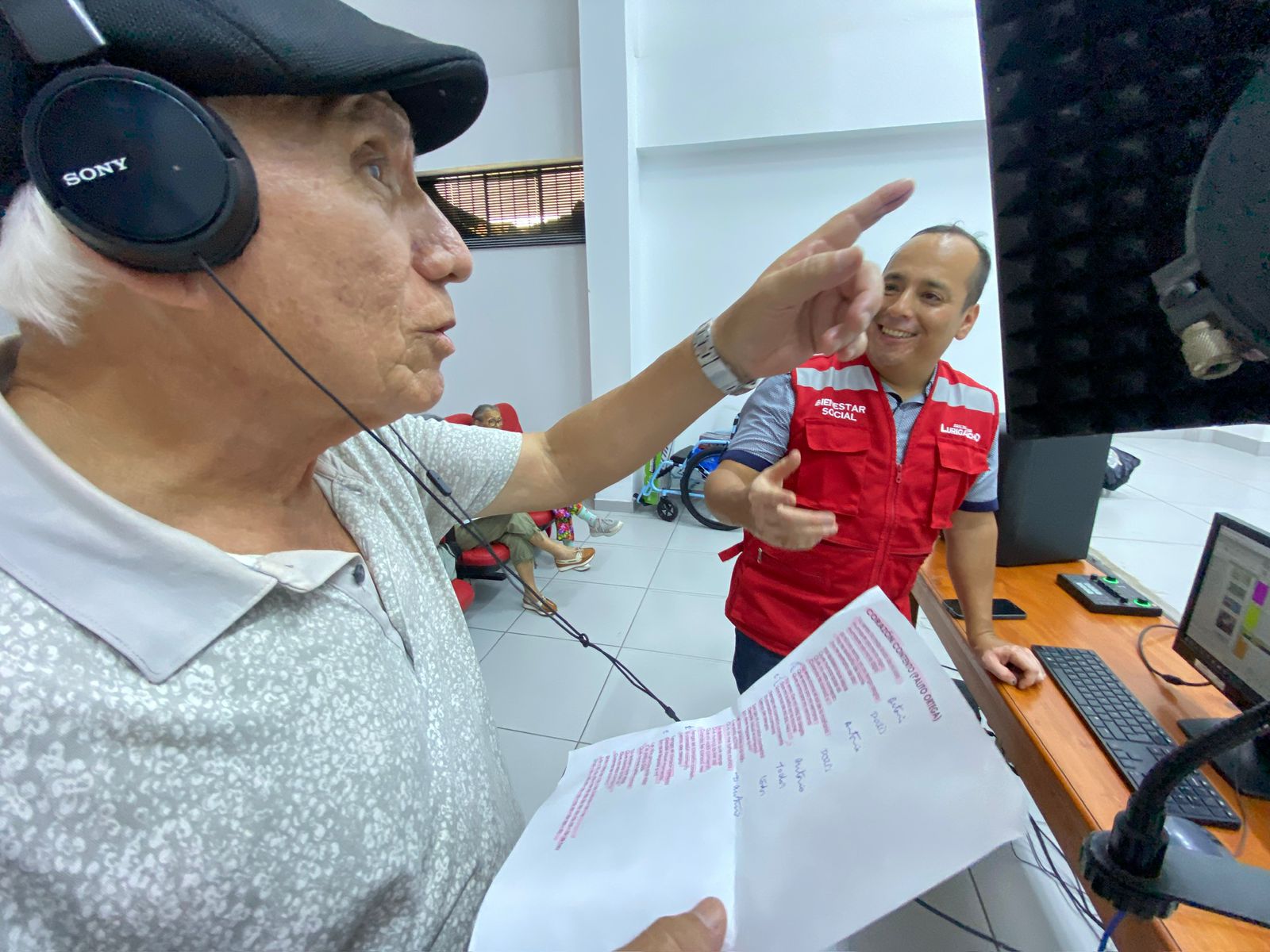 Voces Doradas: el programa que descubre el talento de nuestros adultos mayores