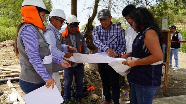 Alcalde de Catacaos supervisa avance de obra de alcantarillado en el caserío La Campiña