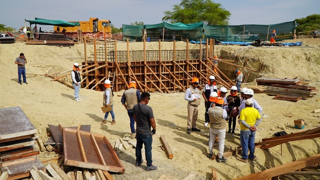 Alcalde de Catacaos inspecciona avances de obras en la Ruta 37