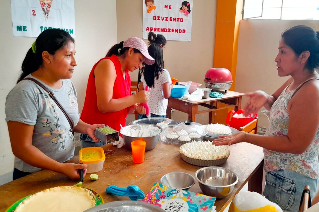 Municipalidad de Catacaos impulsa empoderamiento femenino con taller de repostería