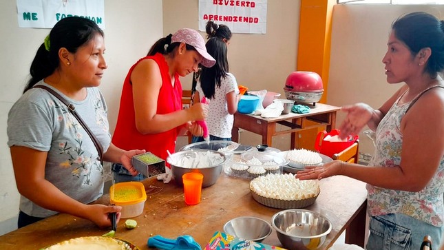 Municipalidad de Catacaos impulsa empoderamiento femenino con taller de repostería