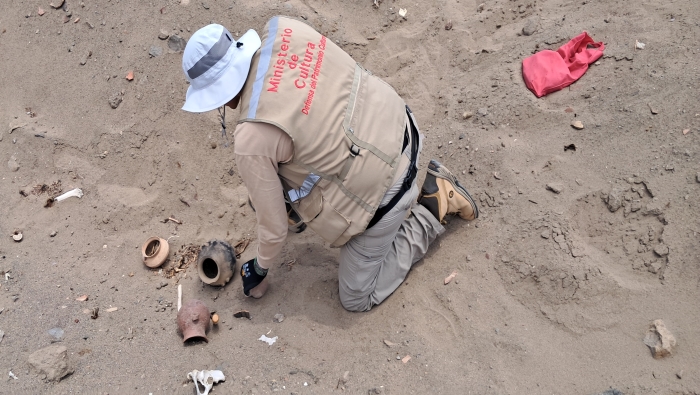 Ministerio de Cultura recuperó doce piezas prehispánicas en el Sitio Arqueológico Pampa de Ánimas en Huaura