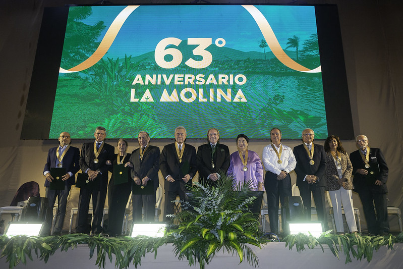 Con homenaje a vecinos ilustres e instituciones Municipalidad de La Molina celebró 63° aniversario