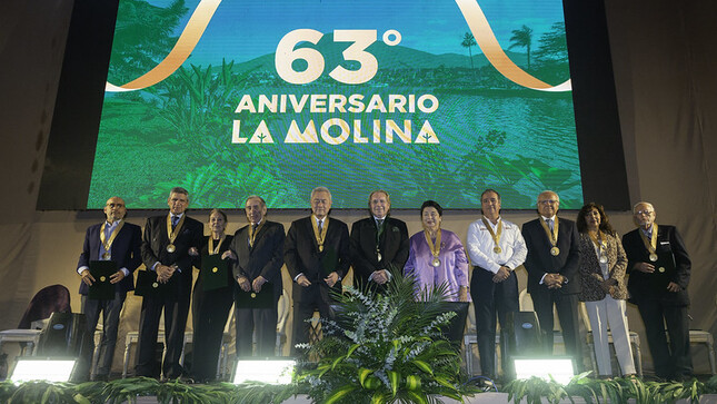 Con homenaje a vecinos ilustres e instituciones Municipalidad de La Molina celebró 63° aniversario