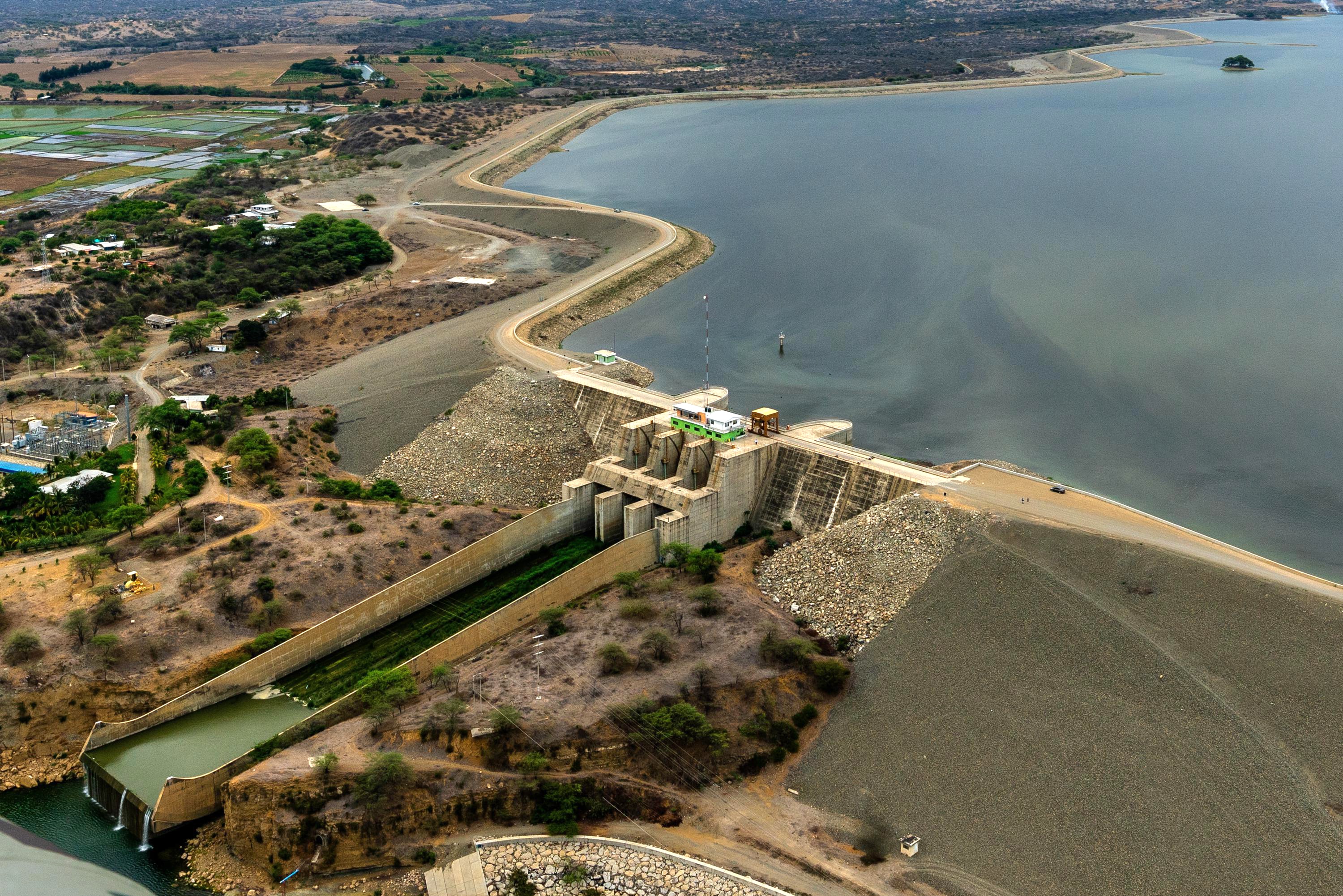 El operativo aéreo incluyó la supervisión de la represa Poechos, ubicada en el río Chira, y el distrito de Lobitos, en la provincia de Talara.