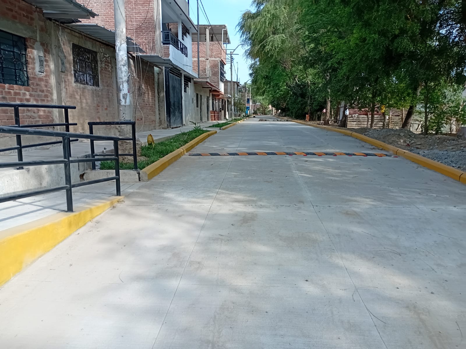 Gestión del gobernador Luis Neyra culminó con éxito pistas y veredas de La Primavera, obra esperada desde hace 44 años