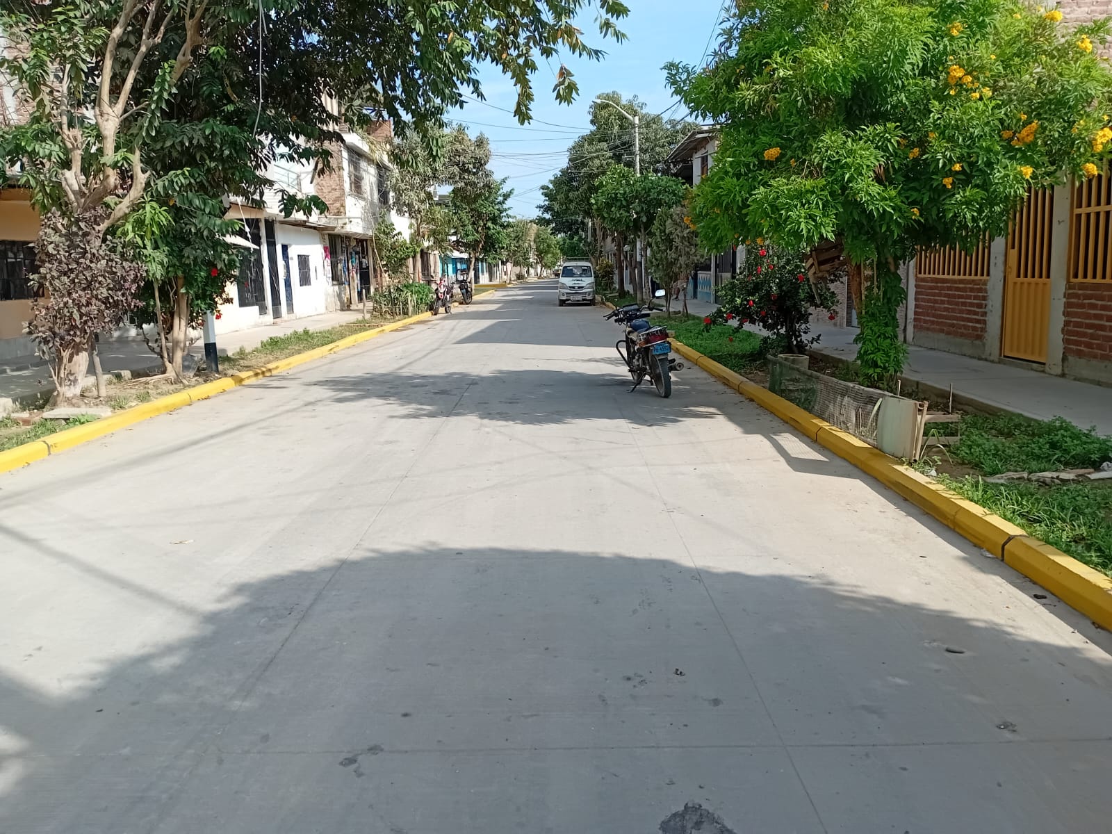 Gestión del gobernador Luis Neyra culminó con éxito pistas y veredas de La Primavera, obra esperada desde hace 44 años