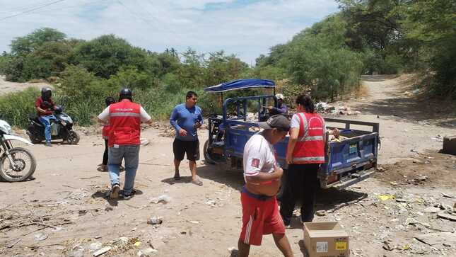 Municipalidad de Marcavelica interviene y sanciona a vehículo por arrojar desmonte en zona prohibida