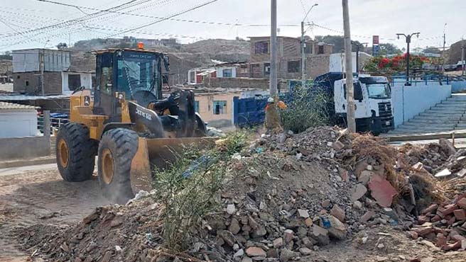 Municipalidad realizó limpieza en terreno del local comunal del PUEBLO JOVEN 13 DE JULIO