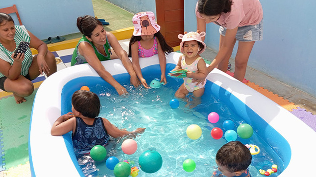 Niños de ludotecas disfrutan de sus vacaciones útiles a través del “Piscinazo Kids 2025”