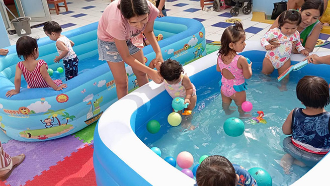 Niños de ludotecas disfrutan de sus vacaciones útiles a través del “Piscinazo Kids 2025”
