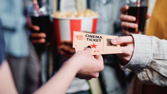 Indecopi sanciona a Cinépolis con 30 UIT por impedir que los consumidores ingresen con alimentos y/o bebidas adquiridas 
fuera de sus establecimientos
