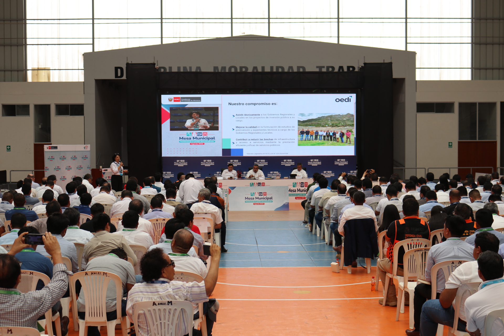 Fotografía durante el evento Mesa Municipal "Fortaleciendo la Gestión Descentralizada - AGENDA 2025"