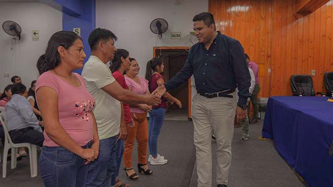 Alcalde pedro cuadros juramentó a OCHO NUEVAS JUVECOS