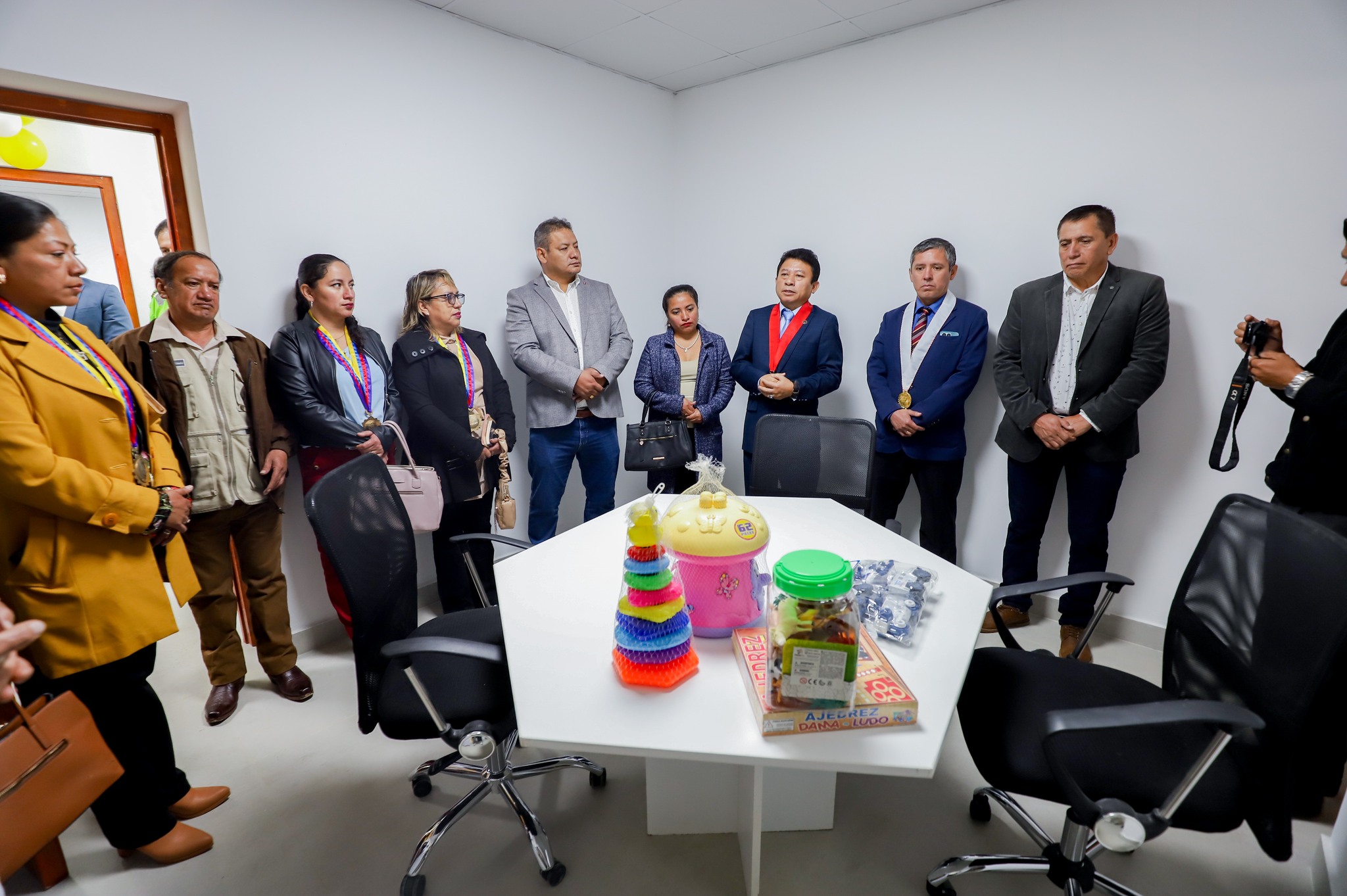 Autoridades presentes en la inauguración de la cámara Gesell en Ayabaca