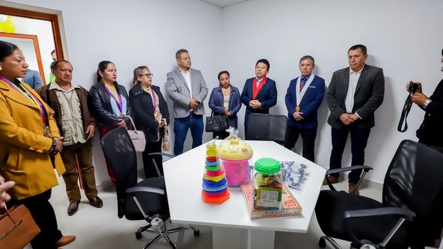 Autoridades presentes en la inauguración de la cámara Gesell en Ayabaca