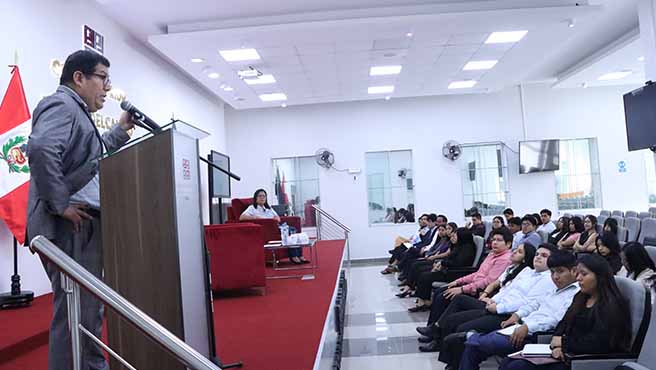 Juez superior Carlos Luis Quispe Astoquilca dictó la conferencia “Tutela jurisprudencial efectiva y el Debido Proceso” para secigristas de la Corte del Callao