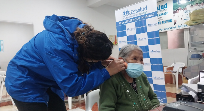 EsSalud: Más de 500 asegurados mejoran su calidad de vida tras recibir audífonos medicados