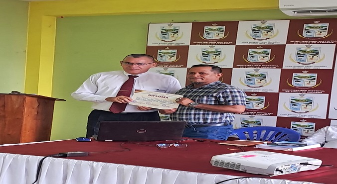 Alcalde de Tingo de Saposoa, recibe reconocimiento por el apoyo a educación el 2024