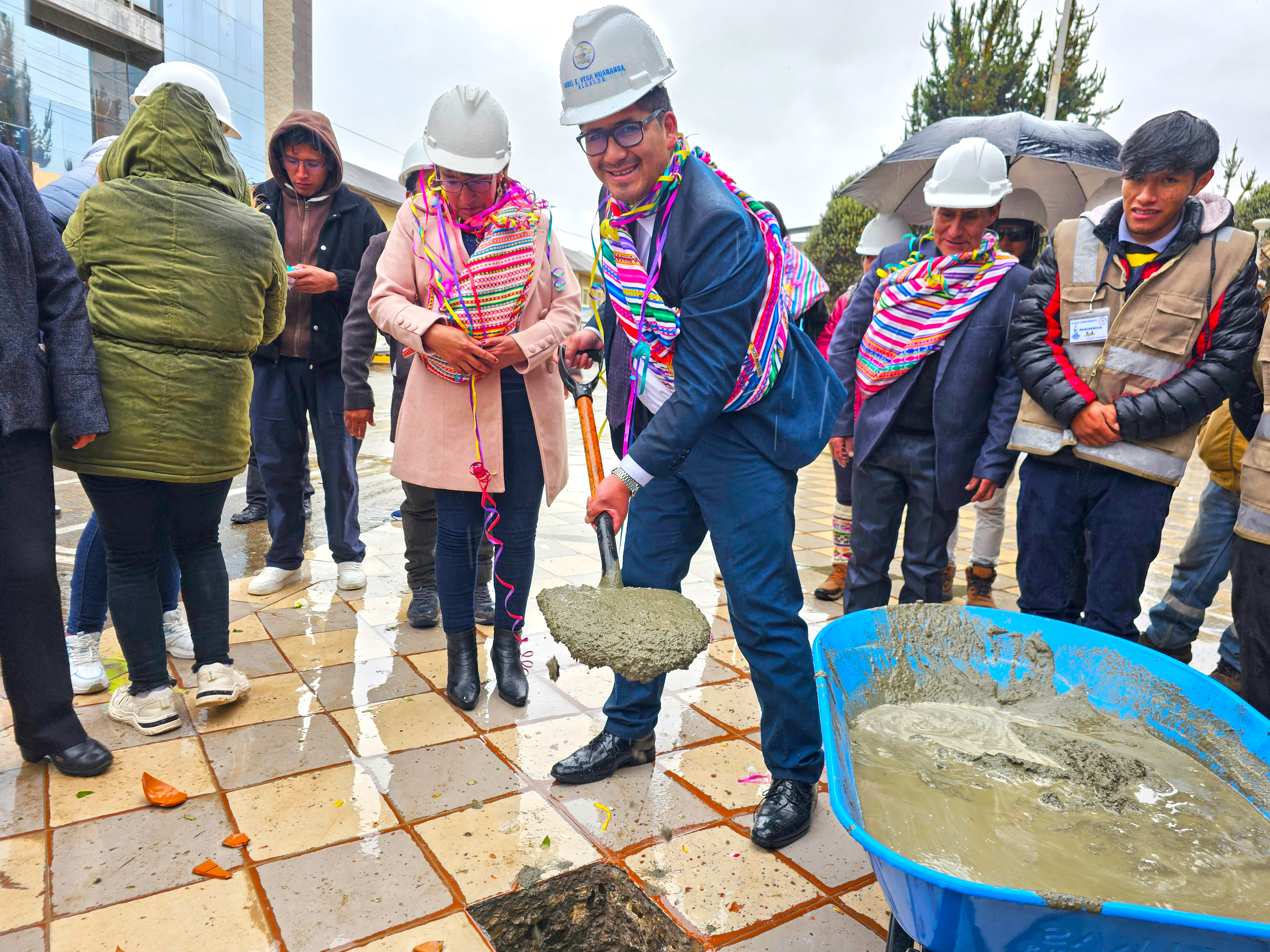Puesta De La Primera Piedra - Plaza Simón Bolívar