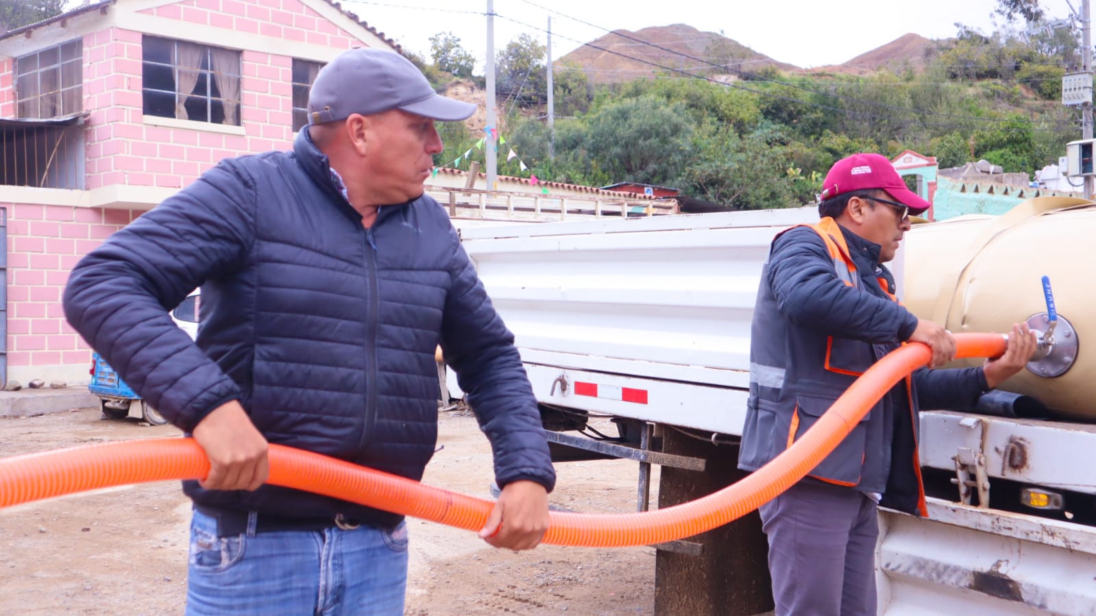 GORE Tacna traslada agua para atender a población afectada de Héroes Albarracín 