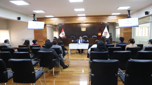 Estudiantes de Derecho de las universidades Nacional de Ucayali y Católica Sedes Sapientiae visitaron el TC y recibieron charla sobre sus funciones y atribuciones