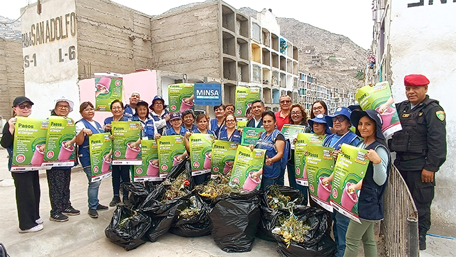 Foto 1: Diris Lima Centro continúa realizando acciones preventivas contra el dengue en cementerios de su jurisdicción